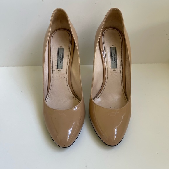 Authentic PRADA Beige Nude Patent Leather Round Toe Stiletto Heel Pump Size 39.5 - Picture 2 of 12